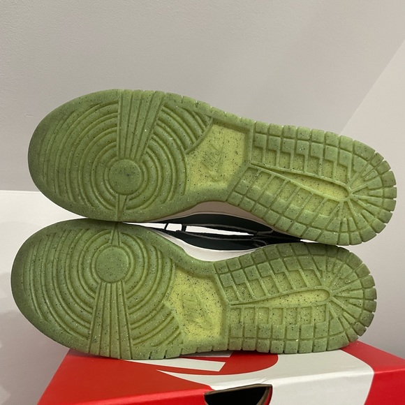 Nike Dunk Low - Picture 3 of 5